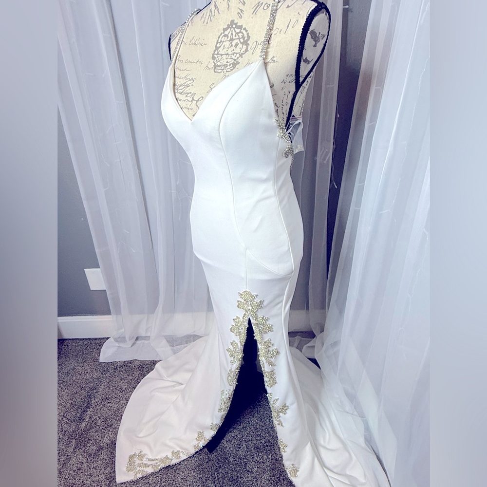 New with tags size 2 Jovani White Gown